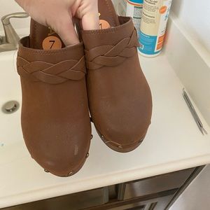 Clogs
